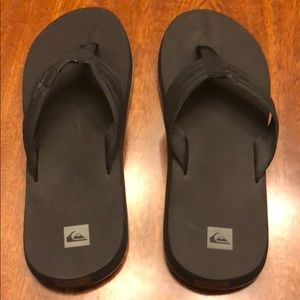 NWOT quiksilver men’s flip flops 13